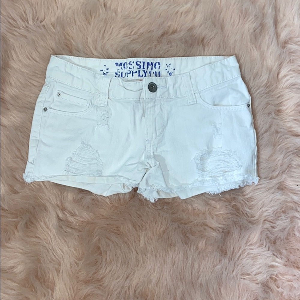 White mossimo shorts